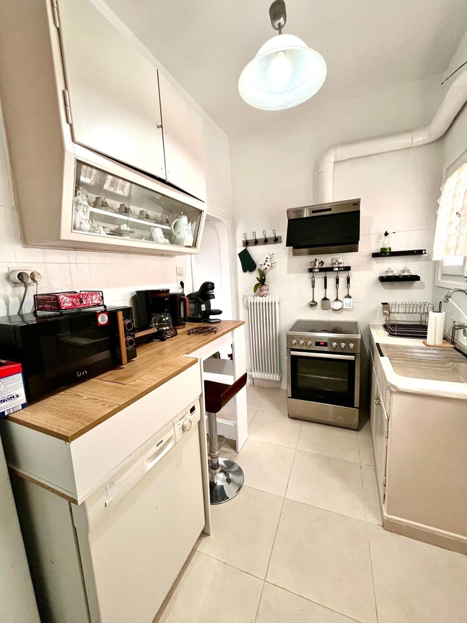 100 M2 Apartment In The Center Of Aten Exteriör bild